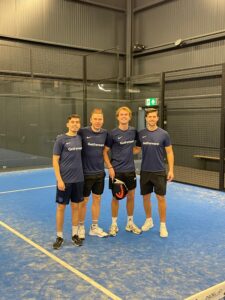 Padeltoernooi GetForward. Helemaal links zie je mijn praktijkbegeleider.